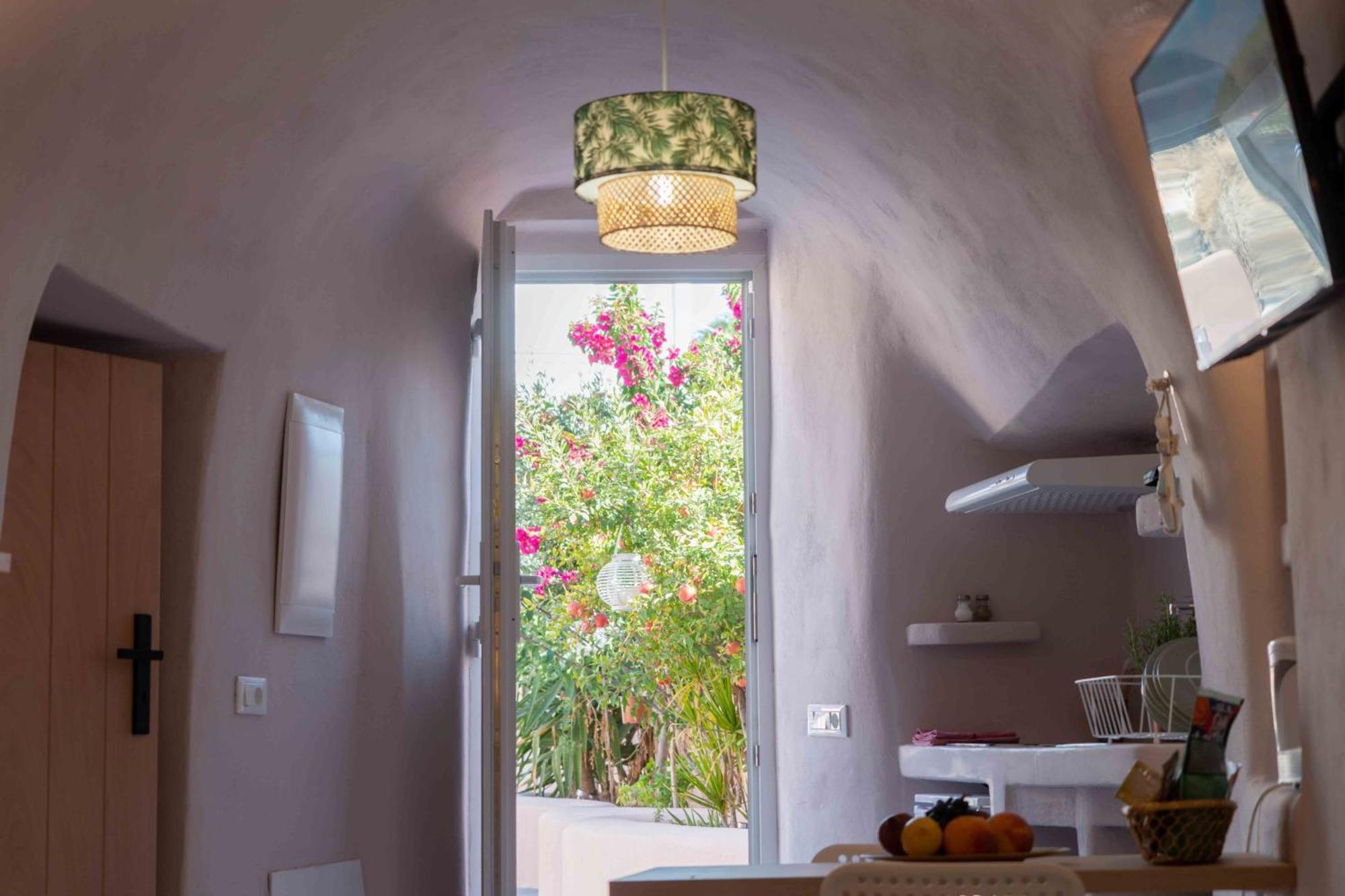 Bird Nest-Santorini Cave Houses Fira  Exterior foto